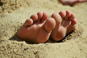 feet-717507_640